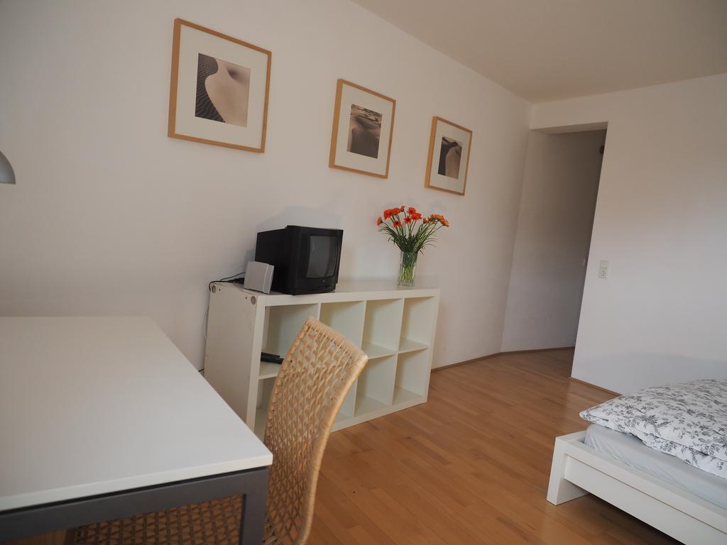 B8 - Just A Private Accommodation Дюселдорф Екстериор снимка