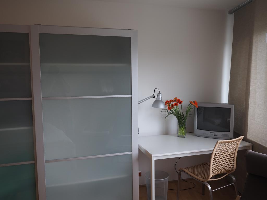 B8 - Just A Private Accommodation Дюселдорф Екстериор снимка