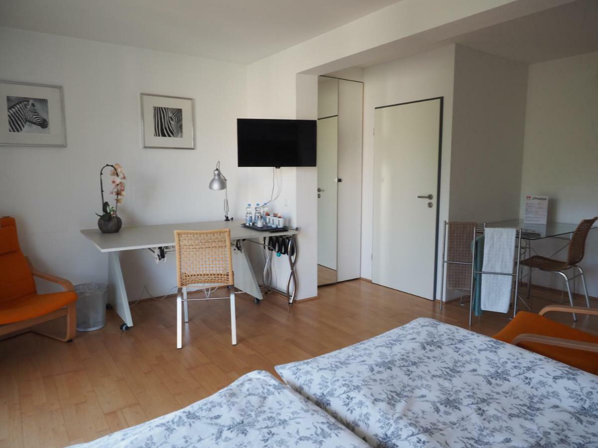 B8 - Just A Private Accommodation Дюселдорф Екстериор снимка