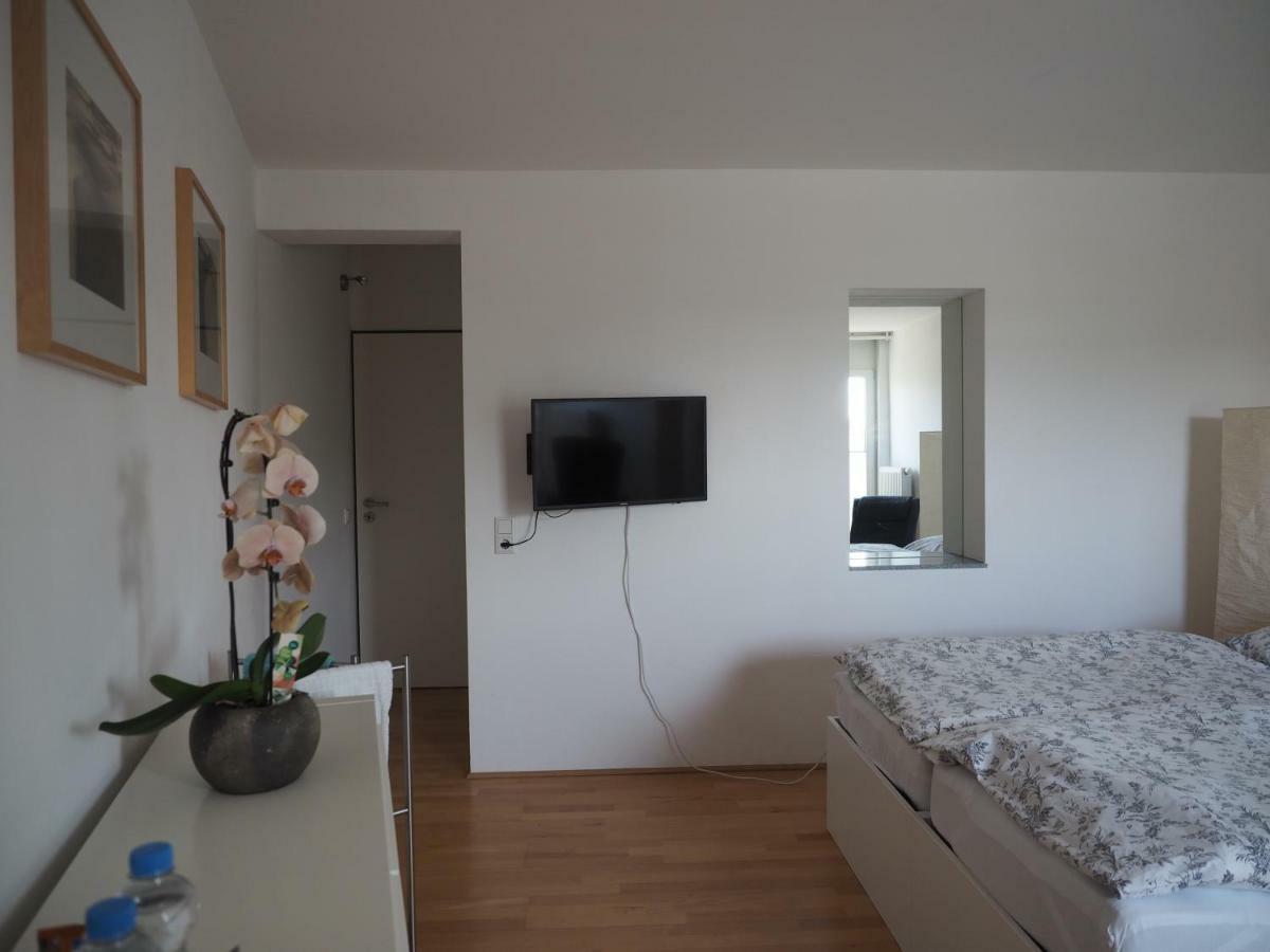 B8 - Just A Private Accommodation Дюселдорф Екстериор снимка