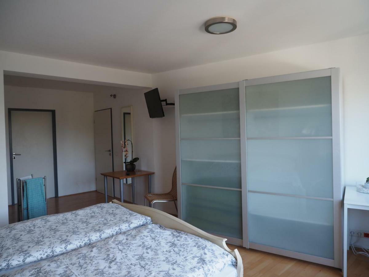 B8 - Just A Private Accommodation Дюселдорф Екстериор снимка