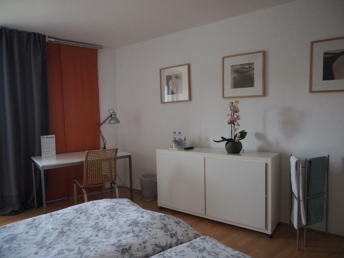B8 - Just A Private Accommodation Дюселдорф Екстериор снимка